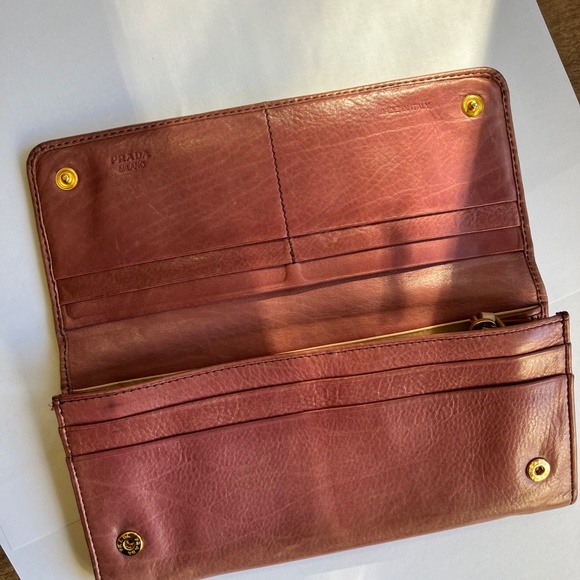 Prada pink and gold bow wallet - Picture 8 of 9